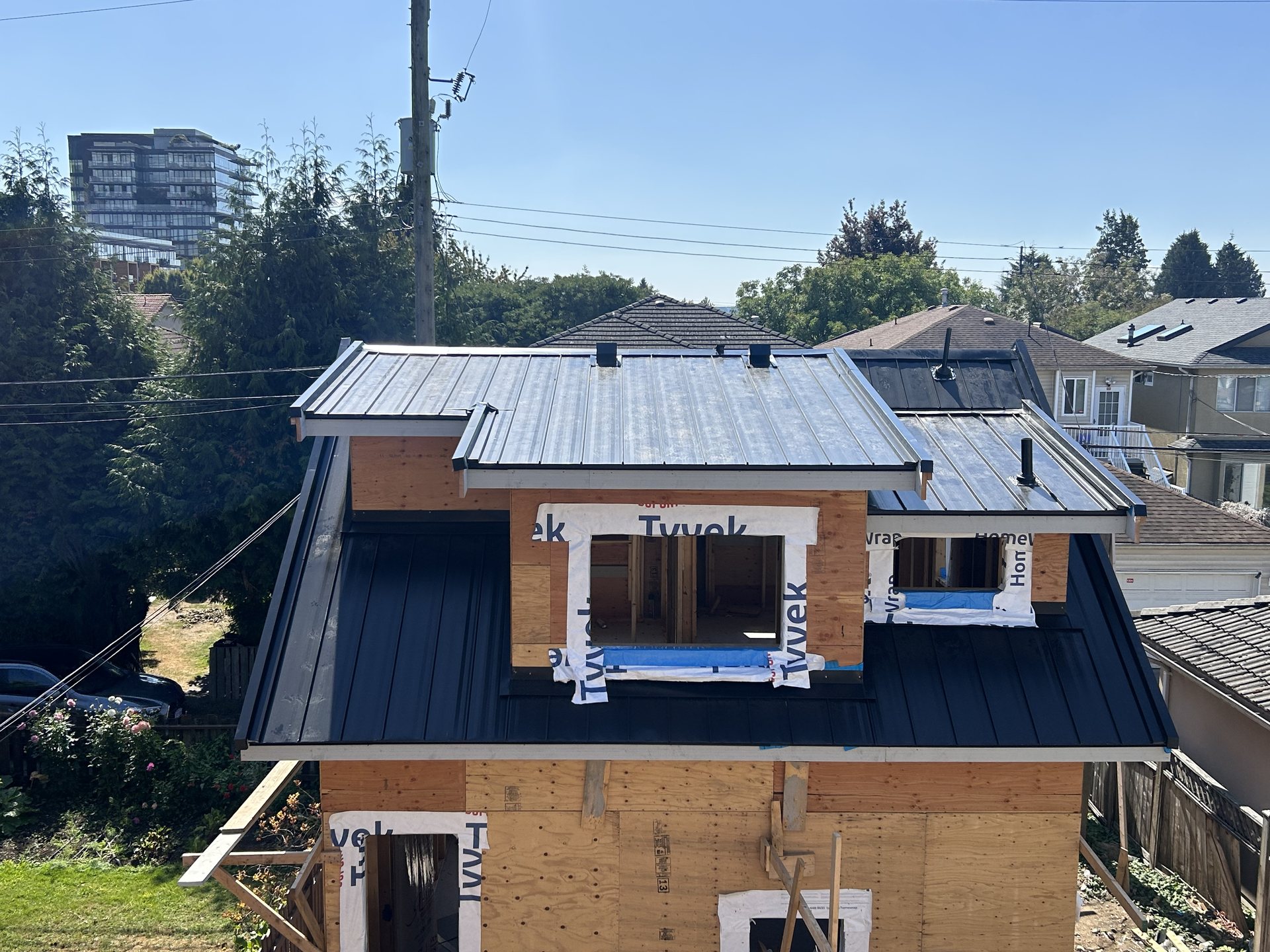 Torch-on SBS flat roof with clean parapet flashing